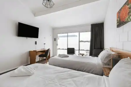 Cobblestone Court Motel – Wenzel Motels - 93