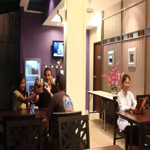 Sawasdee @ Sukhumvit Soi 8 - 31