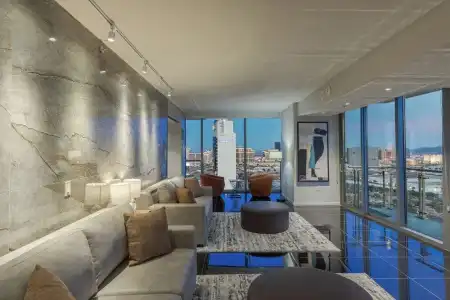 Beautiful Palms Place Suite - 195