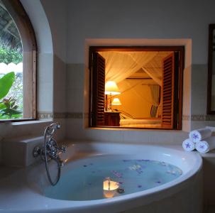 Bluebay Beach Resort & Spa - 8