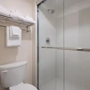 Holiday Inn and Suites Richmond West End by IHG - 32
