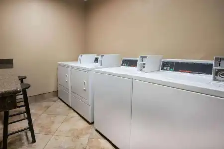 La Quinta Inn & Suites by Wyndham Eugene - 21