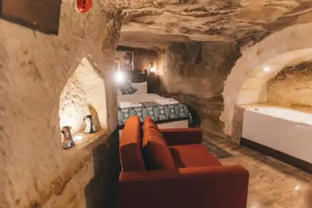 Tale Cave Inn - 158