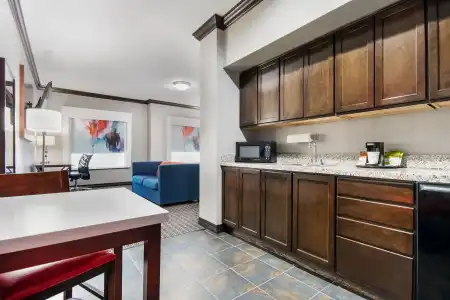 Hawthorn Suites by Wyndham Lubbock - 24