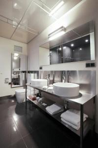 Old Town Square Residence by Emblem - 49