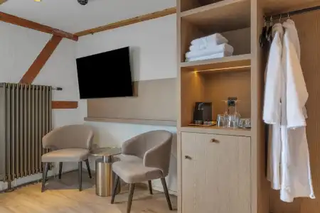 Bryggjan Boutique - 8