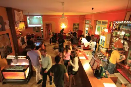 Sunflower Beach Backpacker Hostel - 22