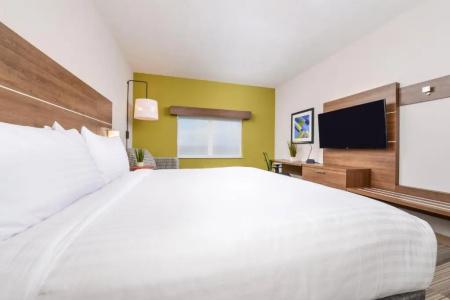 Holiday Inn Express & Suites St. Petersburg - Madeira Beach by IHG - 17