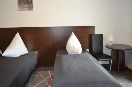 Zwei Raben Pension - 33