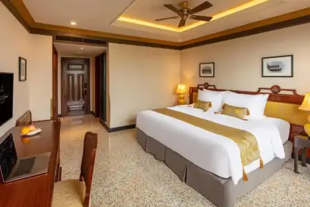 Silk Path Grand Hue - 55