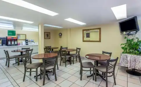 Rodeway Inn - 20