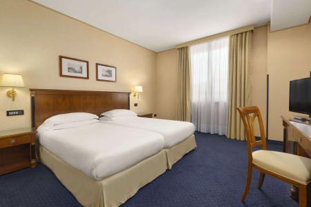 Ramada by Wyndham Naples - 2