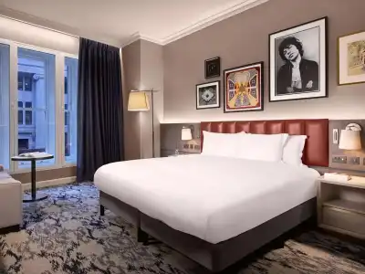 The Trafalgar St. James London, Curio Collection by Hilton - 51