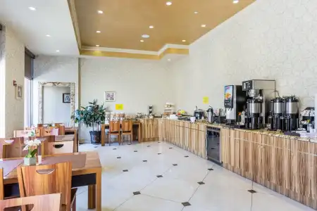 Ramada by Wyndham Flushing Queens - 15