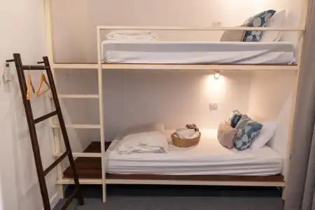 Oon Poshtel - 27