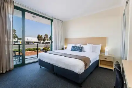 Perth Ascot Central Apartment - 1