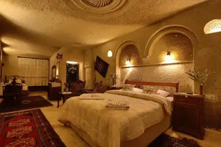 Safran Cave - 142