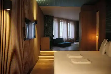 Manzo's Suites - 92