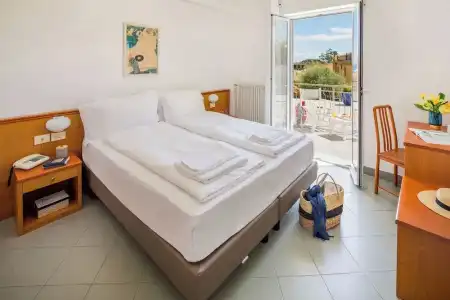 Tritone - 6