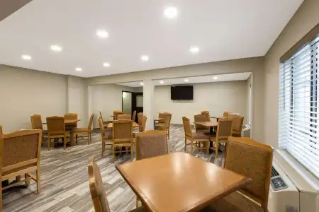 Days Inn & Suites by Wyndham Wisconsin Dells - 14