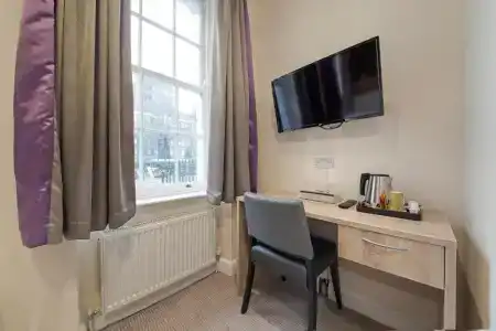 OYO London 24 Sussex - 51