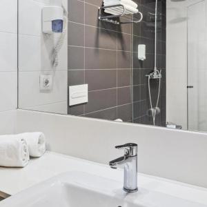 B&B Barcelona Viladecans - 45