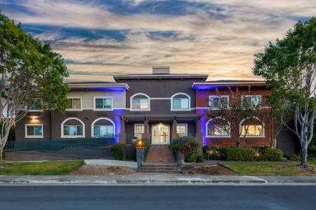 Holiday Inn Express & Suites Mountain View Silicon Valley by IHG - 49