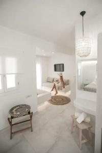 Ios Art Studios & Luxury Apartments - 10