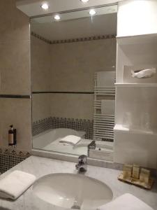 Le Trophée Boutique Hôtel Spa - La Loggia Appart'hôtel - 71