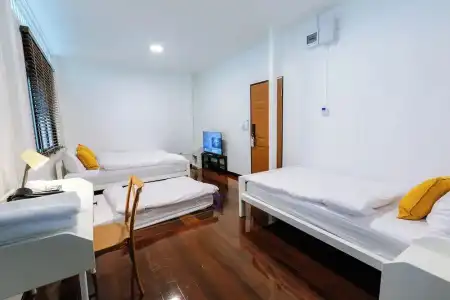 Diff Hostel - 180