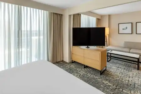 Sheraton Suites Old Town Alexandria - 48