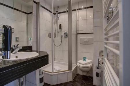 am Schlosspark , Wiesbaden - 16