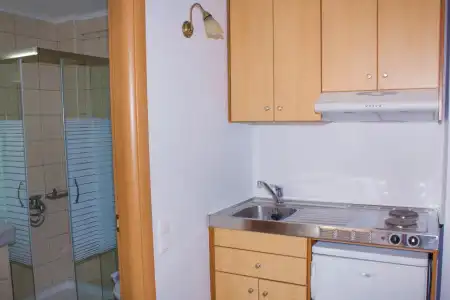 Sunshine Studios & Apartments - 10