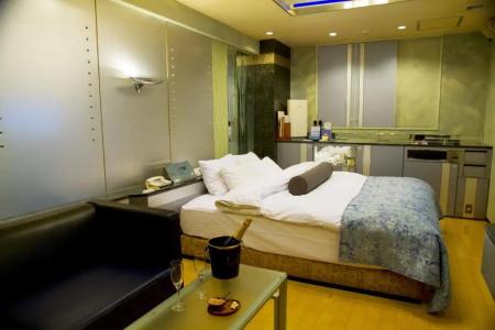 EXECUTIVE GRAND GARDEN - Adult only - 18