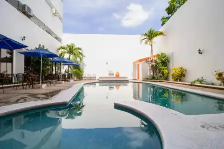 Ambassador Merida - 20