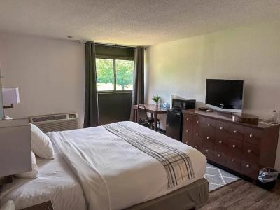 Rodeway Inn Rochester Airport - 23