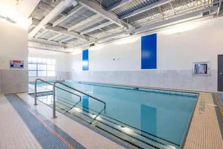DoubleTree by Hilton Calgary North - 11