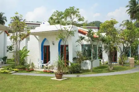 Baan Montra Beach Resort - 42