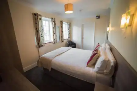 Red Mullions Guest House - 4