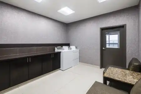 Best Western Premier Freeport Inn Calgary Airport - 3