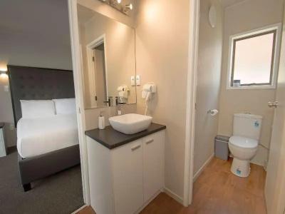 Middlemore Motel - 43