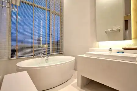 Balcony Seaside Sriracha & Serviced Apartments (SHA Extra Plus) - 165