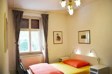 Unique Serviced Living at Airport Line - 1