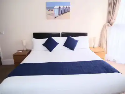The Kelvin Guest House - 12
