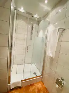 Akomo Bern - 7