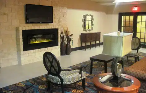 Best Western Plus Midland Suites - 18
