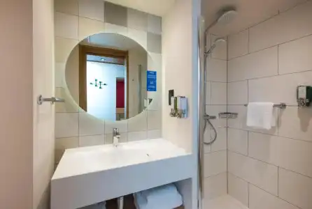 Hampton by Hilton London Park Royal - 44