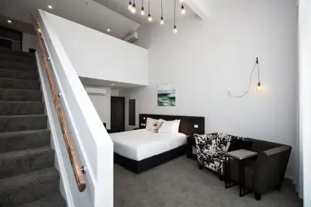 The Metrotel Motel - 54