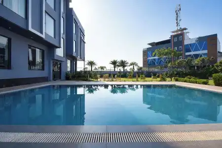 FabElite Park Inn - 16