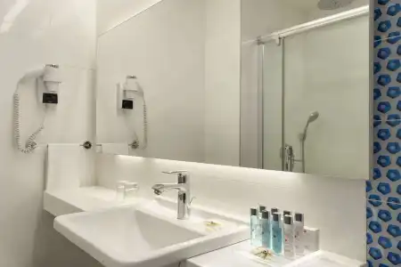 Ramada & Suites by Wyndham Izmir Kemalpasa - 11